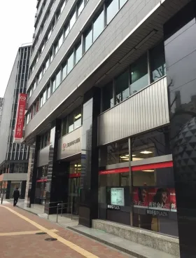 新宿ビルの外観