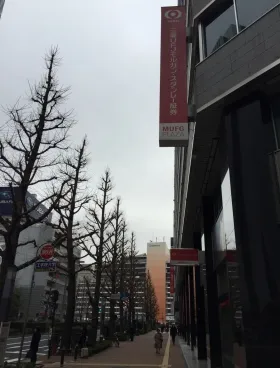 新宿ビルの外観