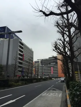 新宿ビルの外観