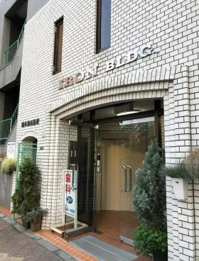 アイアンビルの外観