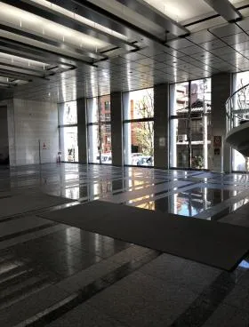 ニッセイ虎ノ門ビルの外観