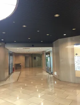 新宿国際本館ビルの外観