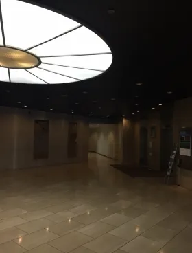 新宿国際本館ビルの外観