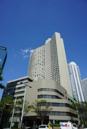 新宿国際本館ビルの外観
