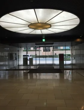 新宿国際ビルディング新館の外観