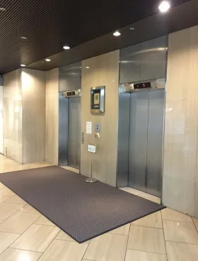 新宿国際ビルディング新館の外観