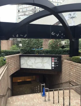 新宿国際ビルディング新館の外観
