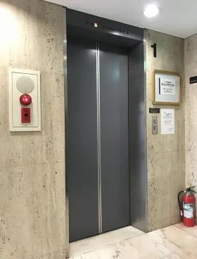 リベラ岩本町ビルの外観