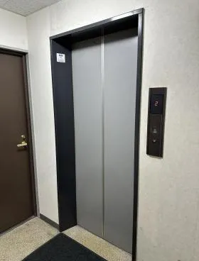 政弥ビルの外観