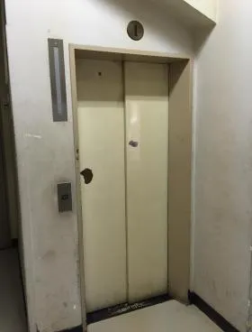 日中友好会館ビルの外観