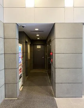 名古路ビル新館の外観