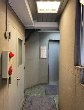 三基ビルの外観