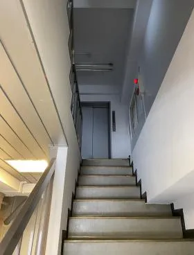 三基ビルの外観