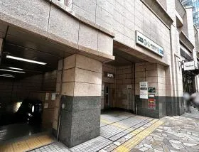 A9出入口から地上に出て左に進む（直進）