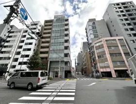 横断歩道を渡る（右側に渡る）