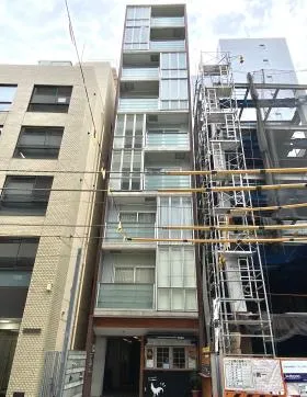 エルヴァージュ神田錦町ビルの外観