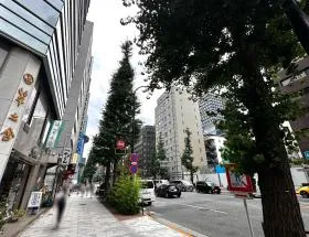 本郷通り沿いを直進する（大手町方面）