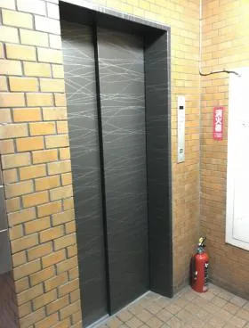カツハタビルの外観
