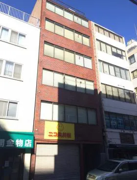 上田司町ビルの外観