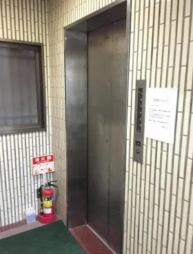 上田司町ビルの外観