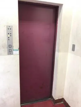 十字屋ビルの外観