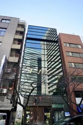 烏山お茶の水ビルの外観