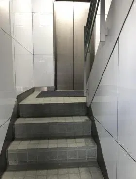 烏山お茶の水ビルの外観