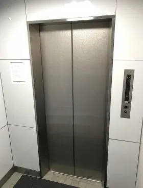 烏山お茶の水ビルの外観