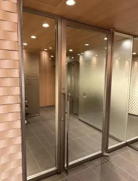 三五ビルの外観