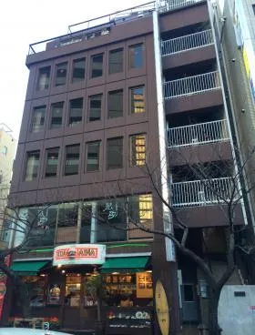 荒井ビルの外観