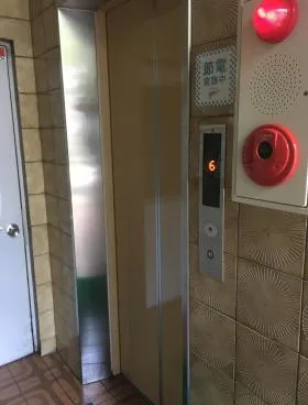 荒井ビルの外観