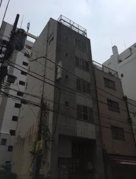 傘長ビルの外観