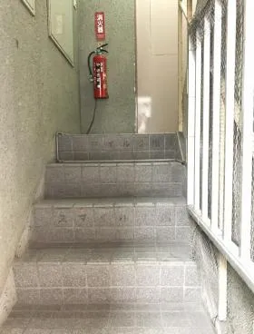 傘長ビルの外観
