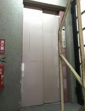 傘長ビルの外観