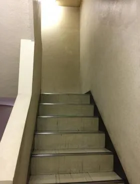 日計ビルの外観