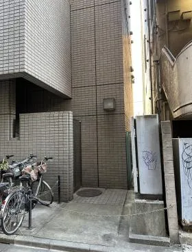 コイズミビルの外観
