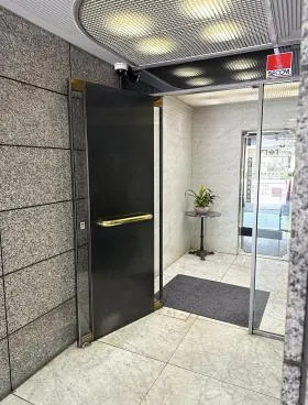 Y101ビルの外観