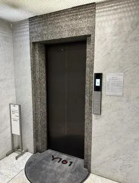 Y101ビルの外観