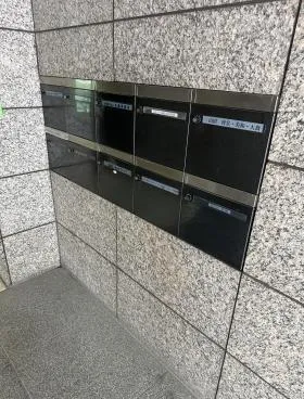 Y101ビルの外観