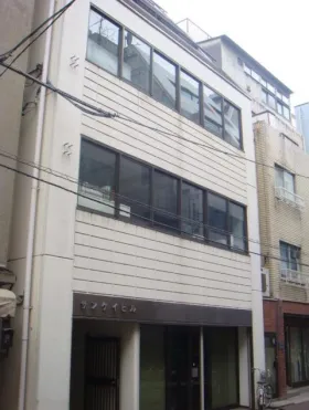 サンケイビルの外観