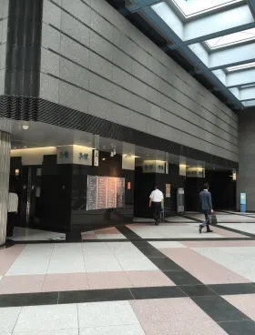 新宿エルタワーの外観