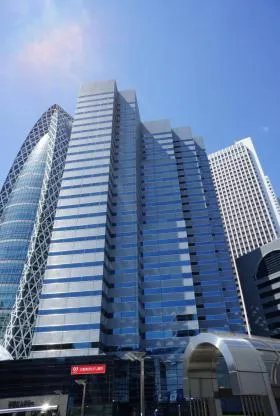 新宿エルタワーの外観