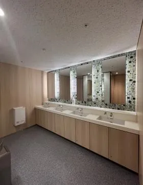 新宿エルタワーの外観