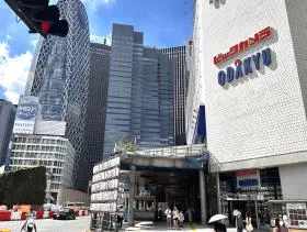 新宿エルタワーの外観