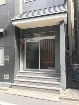 玉甚ビルの外観