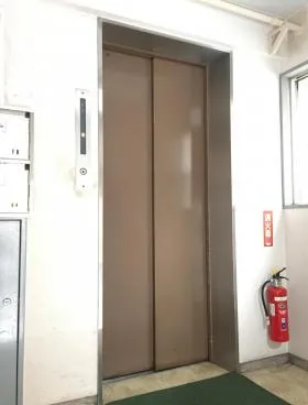 洋装社ビルの外観