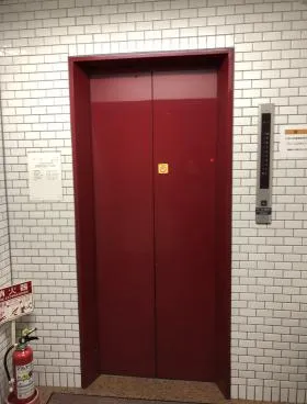 酒井ビルの外観