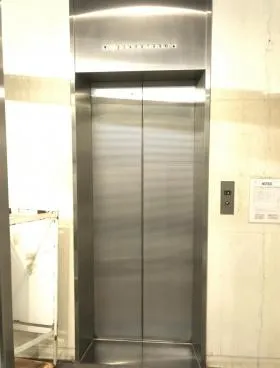 兼七ビルの外観