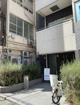 サンフル西新宿ビルの外観