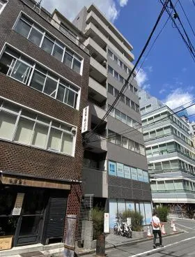 サンフル西新宿ビルの外観